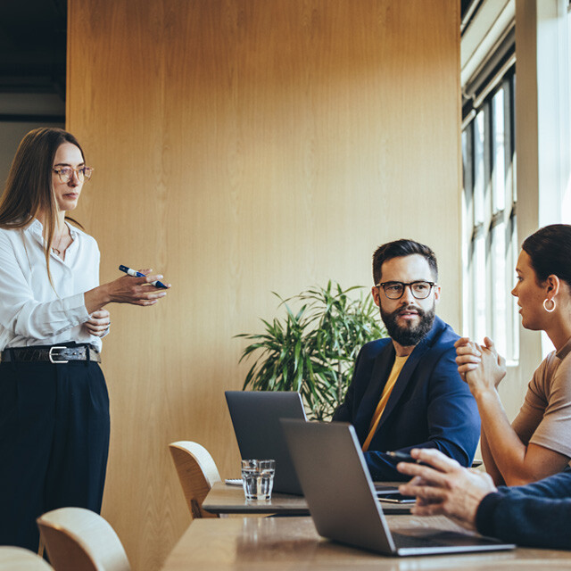 Team-meeting--640x640